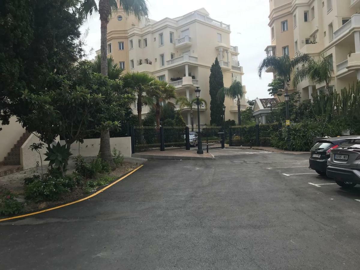 Playa Sin Aglomeraciones, Tarifas Especiales Cerca De Puerto Banús *